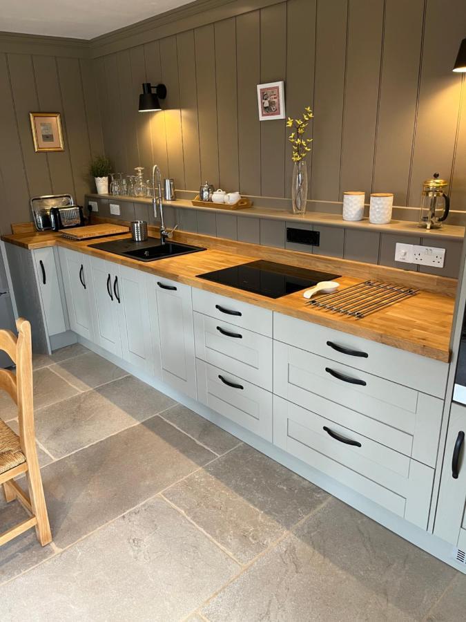 Luxury Lodge @ Ewen Barn - Private 5* Retreat Cirencester Exteriör bild