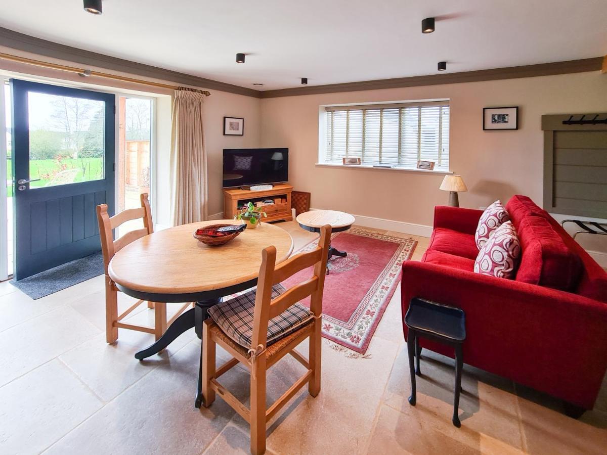 Luxury Lodge @ Ewen Barn - Private 5* Retreat Cirencester Exteriör bild
